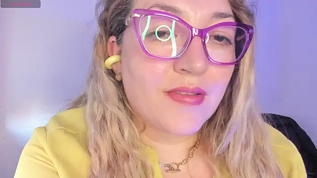 Naty Mature  online show from May 23, 2026, 7:02 pm