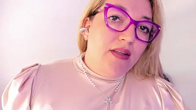 Snapshot of Naty_Mature_ chatting on October 20, 2025, 9:43 am Naty Mature online show from October 20, 2025, 9:43 am