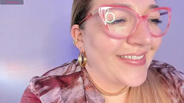 Naty Mature  online show from April 4, 2026, 6:25 pm