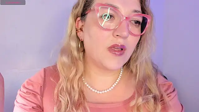 Naty Mature  online show from April 17, 2026, 6:33 pm