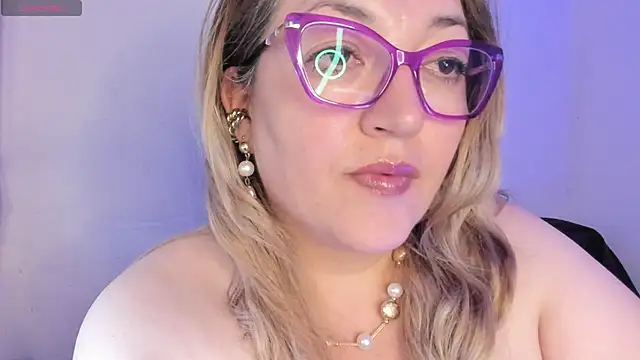 Naty Mature  online show from May 26, 2026, 7:12 pm