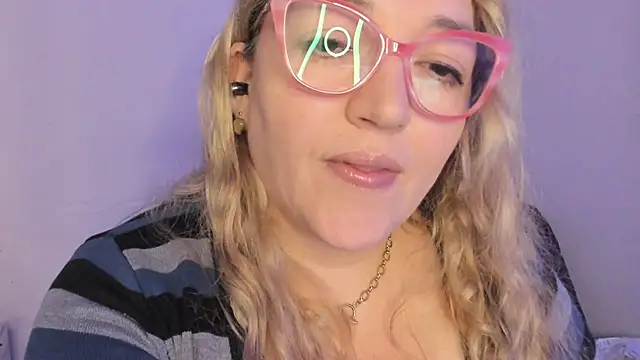 Naty Mature  online show from December 20, 2025, 6:11 pm