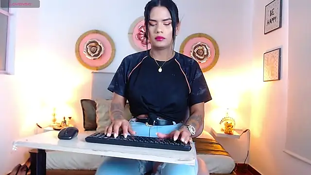 zoe hecate sexx online show from April 16, 2026, 7:25 pm