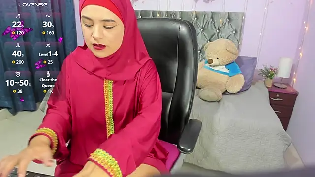 Snapshot of AliaAsad chatting on November 5, 2025, 12:19 pm AliaAsad online show from November 5, 2025, 12:19 pm