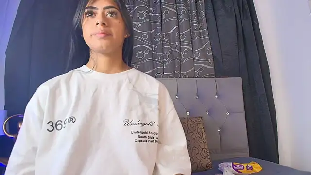 meggan 77 online show from November 12, 2025, 4:27 am