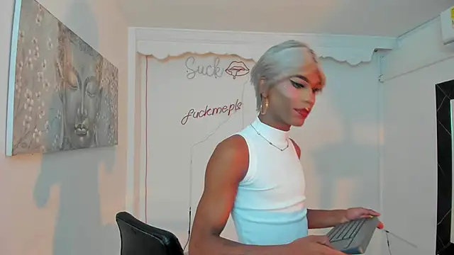 Snapshot of Keila_Mendoza chatting on June 28, 2026, 9:54 pm Keila Mendoza online show from June 28, 2026, 9:54 pm