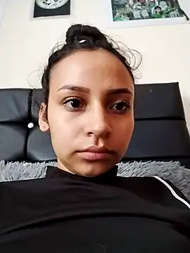 emma ambar online show from October 28, 2025, 8:19 pm