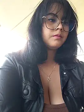 lara moon25 online show from November 19, 2025, 8:20 pm