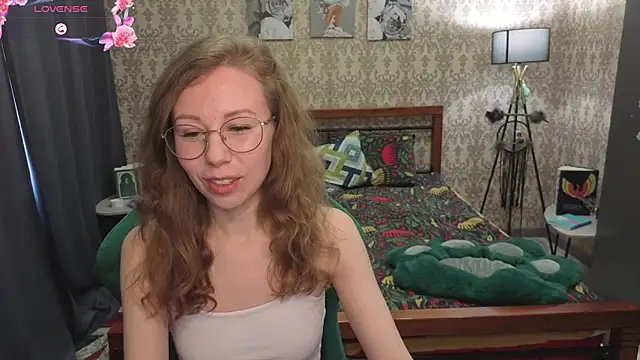 Snapshot of Lill_Mary chatting on March 1, 2026, 3:28 am Lill Mary online show from March 1, 2026, 3:28 am