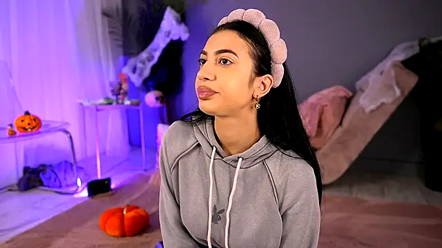 BetsyGonzale online show from October 28, 2025, 4:02 am