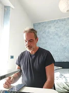 Snapshot of Marcolino183 chatting on November 3, 2025, 9:24 am Marcolino183 online show from November 3, 2025, 9:24 am