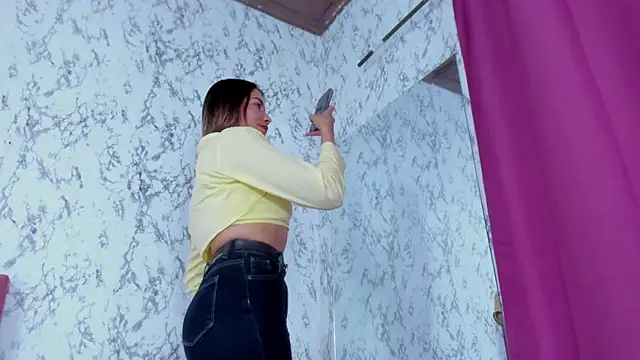 Mia Malkovaa  online show from October 29, 2025, 4:28 pm