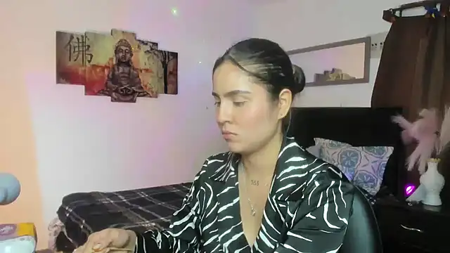 alisa jhons1 online show from September 19, 2025, 2:04 am