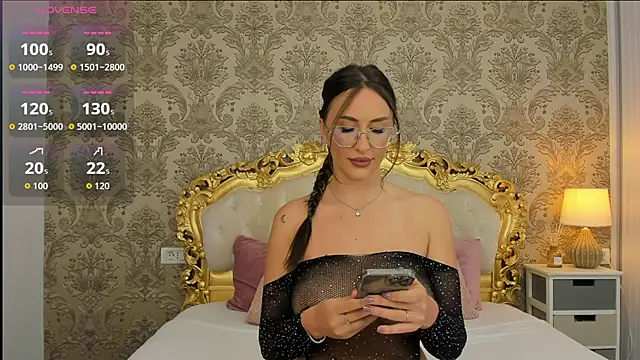 Snapshot of JulieBigAssx chatting on August 7, 2026, 7:58 am JulieBigAssx online show from August 7, 2026, 7:58 am