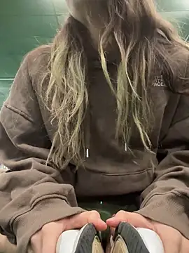 Snapshot of psilybaby chatting on November 13, 2025, 5:22 am psilybaby online show from November 13, 2025, 5:22 am