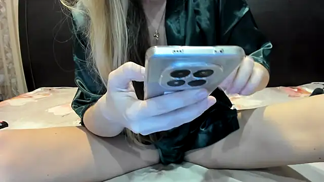 Cookiecutey online show from April 14, 2026, 7:41 pm