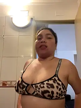 WhiteWomen online show from November 4, 2025, 10:13 pm