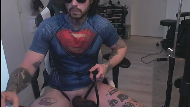 Snapshot of LuggiJack chatting on January 26, 2025, 12:43 pm LuggiJack online show from January 26, 2025, 12:43 pm