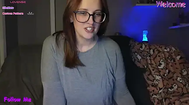 Snapshot of TheBustyHouseWife chatting on March 4, 2025, 4:27 am TheBustyHouseWife online show from March 4, 2025, 4:27 am