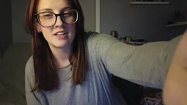 Snapshot of TheBustyHouseWife chatting on March 17, 2025, 3:36 am TheBustyHouseWife online show from March 17, 2025, 3:36 am