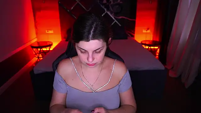 Snapshot of MirandaWong chatting on November 5, 2025, 6:49 am MirandaWong online show from November 5, 2025, 6:49 am