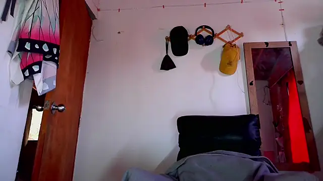 Snapshot of calioppe01 chatting on July 8, 2026, 1:01 pm calioppe01 online show from July 8, 2026, 1:01 pm