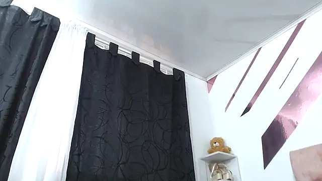 Kitten Hot  online show from October 23, 2025, 10:19 pm