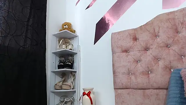 Kitten Hot  online show from October 11, 2025, 11:33 am