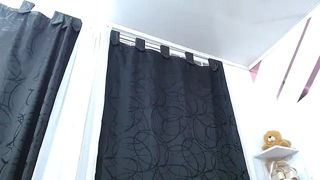 Kitten Hot  online show from October 21, 2025, 3:28 am