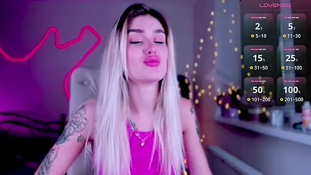 Snapshot of _Ravenaa chatting on December 7, 2024, 1:24 pm Ravenaa online show from December 7, 2024, 1:24 pm