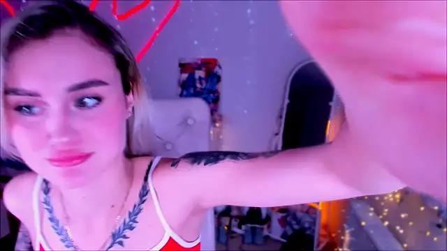 Snapshot of _Ravenaa chatting on February 4, 2025, 5:55 pm Ravenaa online show from February 4, 2025, 5:55 pm