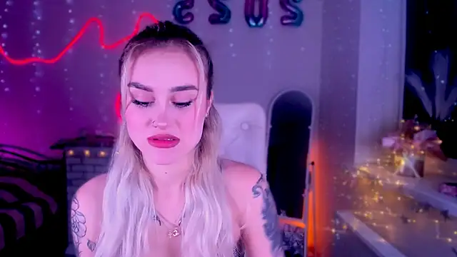 Snapshot of _Ravenaa chatting on February 3, 2025, 1:51 pm Ravenaa online show from February 3, 2025, 1:51 pm
