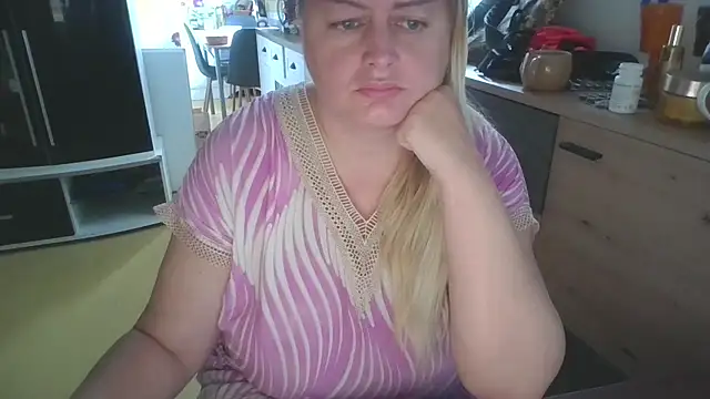 Meliss Official9 online show from September 17, 2025, 5:42 am
