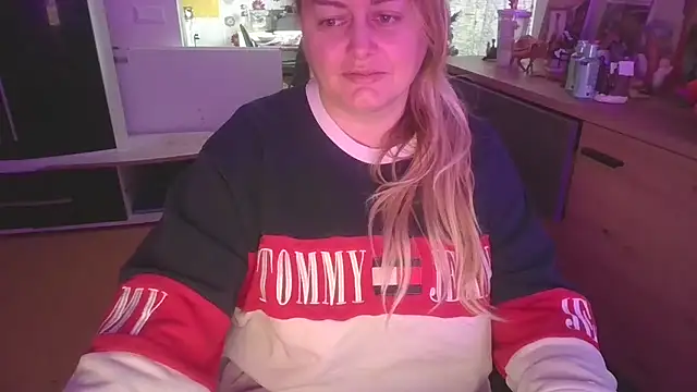 Meliss Official9 online show from December 22, 2025, 9:20 am