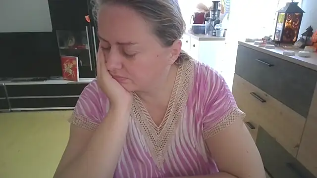 Meliss Official9 online show from October 12, 2025, 8:48 am