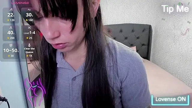 MAGNOLEROY online show from October 29, 2025, 12:26 pm