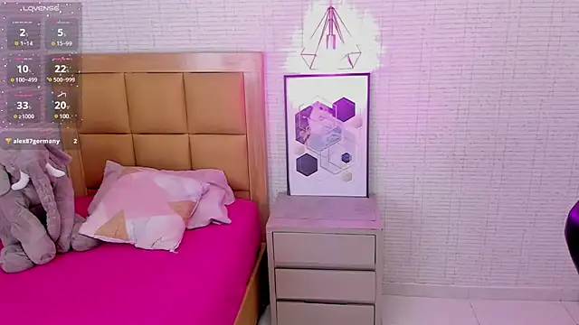 MAGNOLEROY online show from March 11, 2025, 7:47 pm