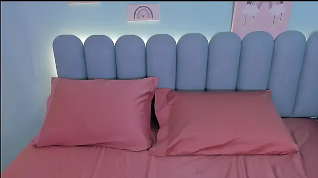 curvy rousi online show from September 20, 2025, 11:26 am