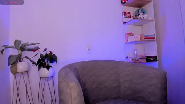 danna davis18 online show from December 9, 2024, 9:26 pm