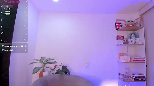 danna davis18 online show from December 22, 2024, 5:10 pm