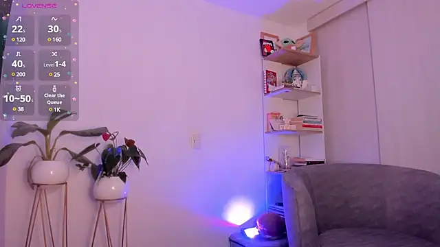 danna davis18 online show from December 7, 2024, 3:47 pm