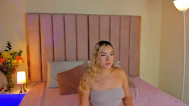 Snapshot of Sofi_Vasquez chatting on November 5, 2025, 9:29 pm Sofi Vasquez online show from November 5, 2025, 9:29 pm