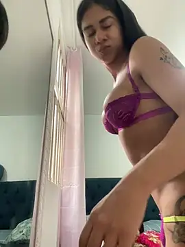 Snapshot of gll3nd4 chatting on February 3, 2025, 6:49 pm gll3nd4 online show from February 3, 2025, 6:49 pm