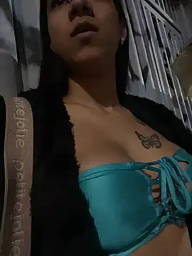 Snapshot of gll3nd4 chatting on December 11, 2024, 2:19 am gll3nd4 online show from December 11, 2024, 2:19 am