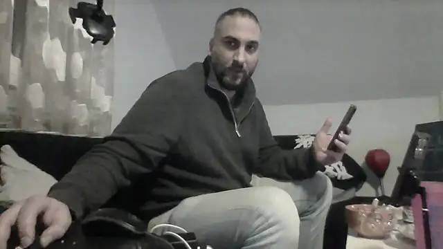 Snapshot of NewyorkDimi chatting on December 16, 2025, 4:50 am NewyorkDimi online show from December 16, 2025, 4:50 am