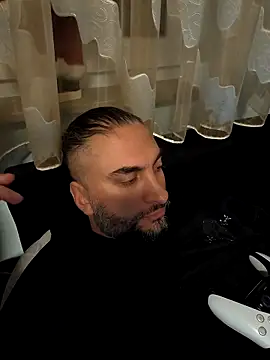 Snapshot of NewyorkDimi chatting on December 18, 2025, 2:27 am NewyorkDimi online show from December 18, 2025, 2:27 am