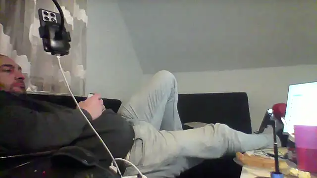 Snapshot of NewyorkDimi chatting on December 2, 2025, 1:06 am NewyorkDimi online show from December 2, 2025, 1:06 am