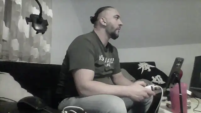 Snapshot of NewyorkDimi chatting on December 22, 2025, 1:17 am NewyorkDimi online show from December 22, 2025, 1:17 am