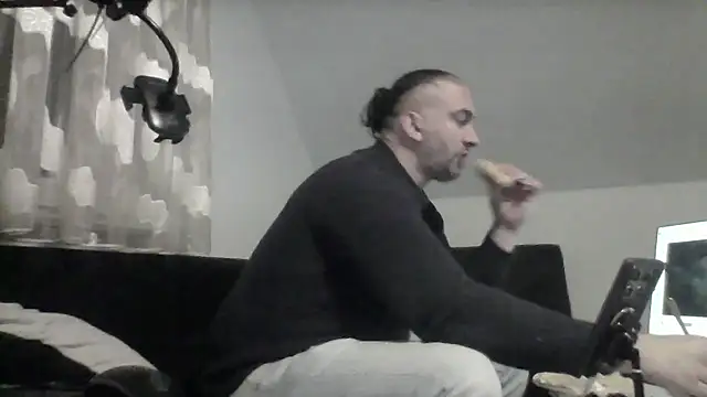 Snapshot of NewyorkDimi chatting on November 18, 2025, 1:10 am NewyorkDimi online show from November 18, 2025, 1:10 am