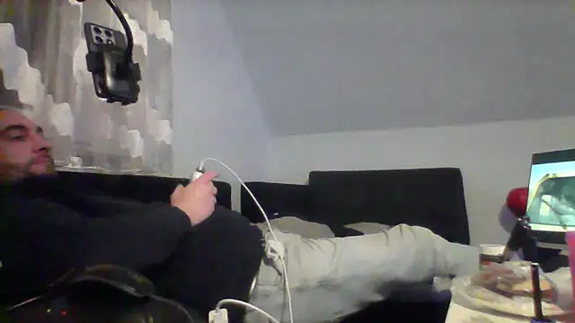 Snapshot of NewyorkDimi chatting on December 4, 2025, 12:42 am NewyorkDimi online show from December 4, 2025, 12:42 am